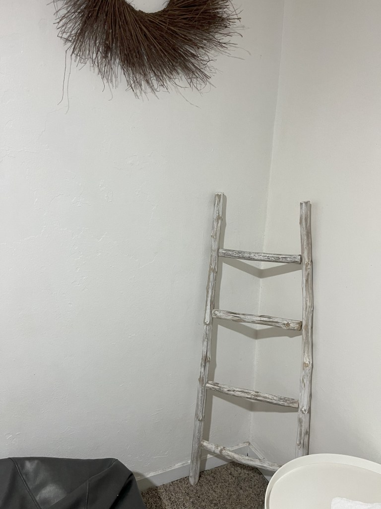 Cheap, clean, decent Hotel in Playa Jaco Beach with air conditioning, kitchenette, and pool